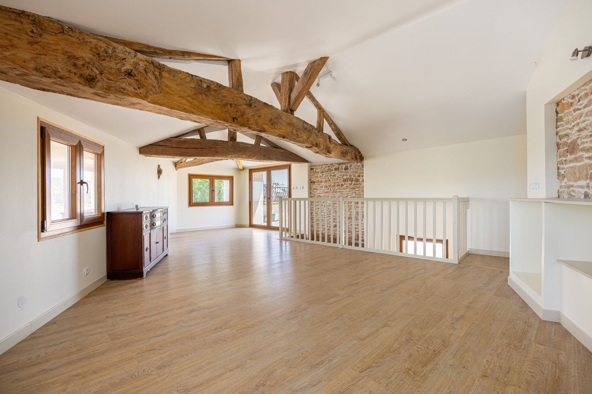 house 19 Rooms for sale on ST AMOUR BELLEVUE (71570)