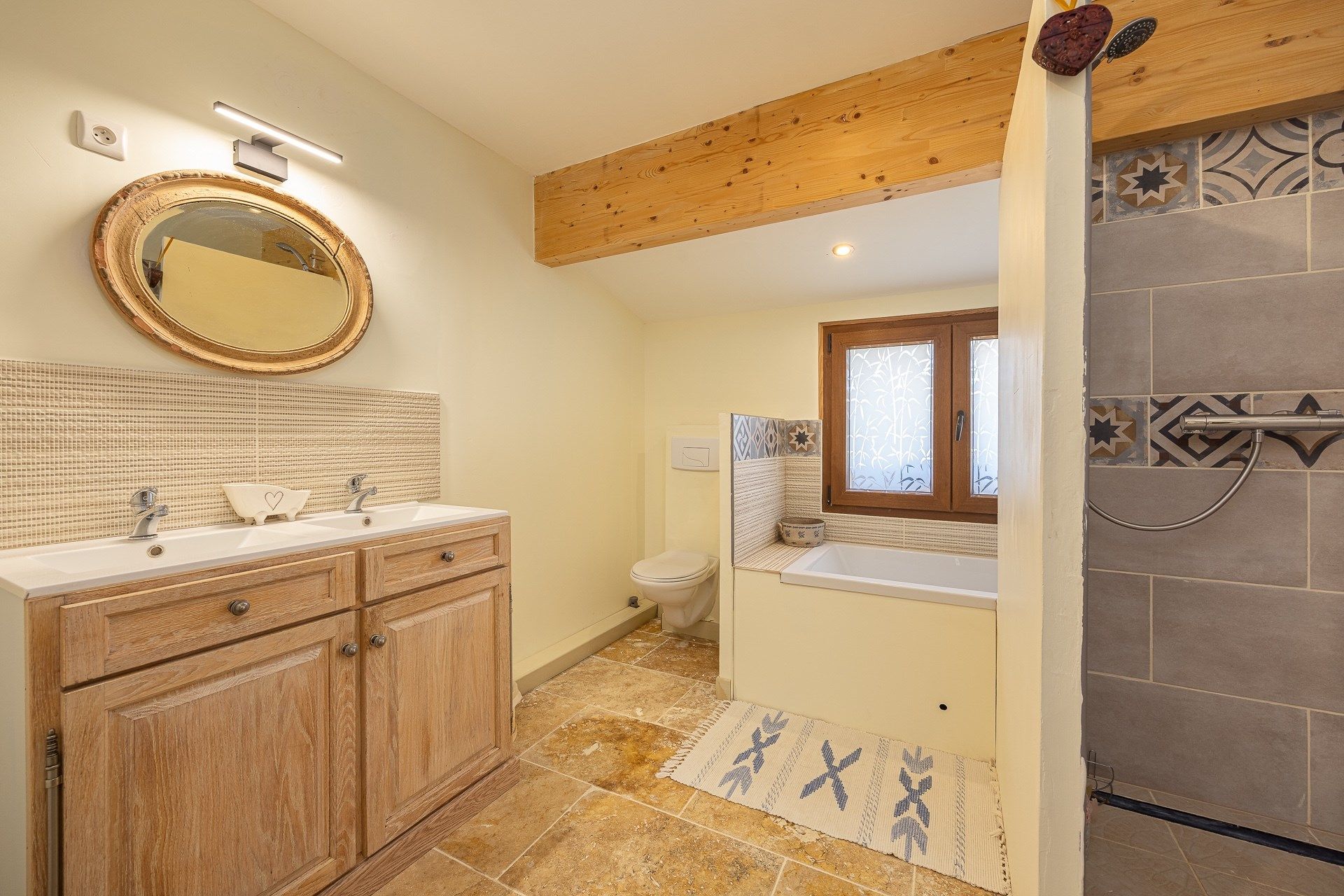 house 19 Rooms for sale on ST AMOUR BELLEVUE (71570)