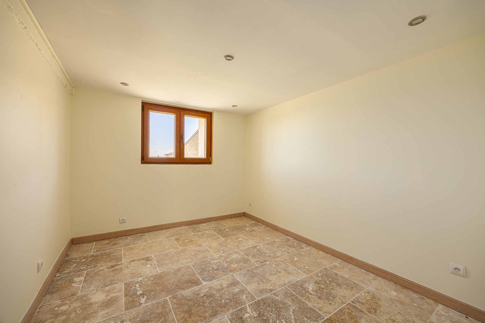 house 19 Rooms for sale on ST AMOUR BELLEVUE (71570)
